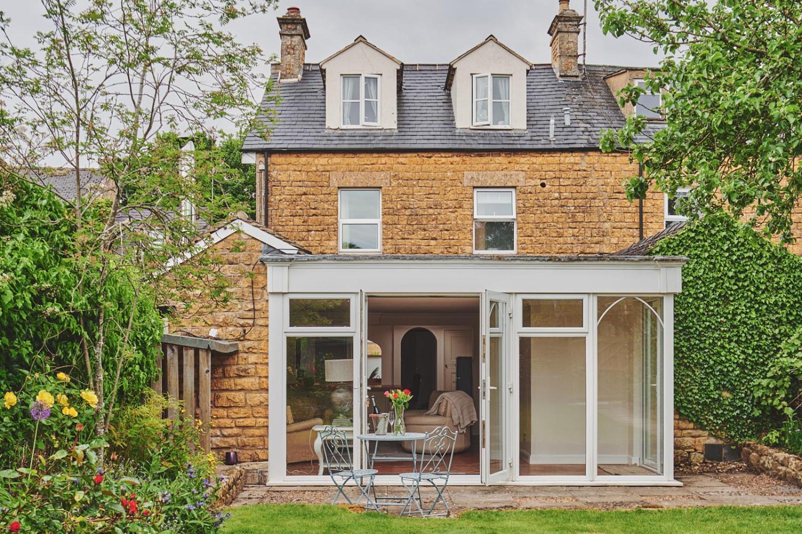 The Lansdowne Guest House Bourton-on-the-Water Kültér fotó A conservatory