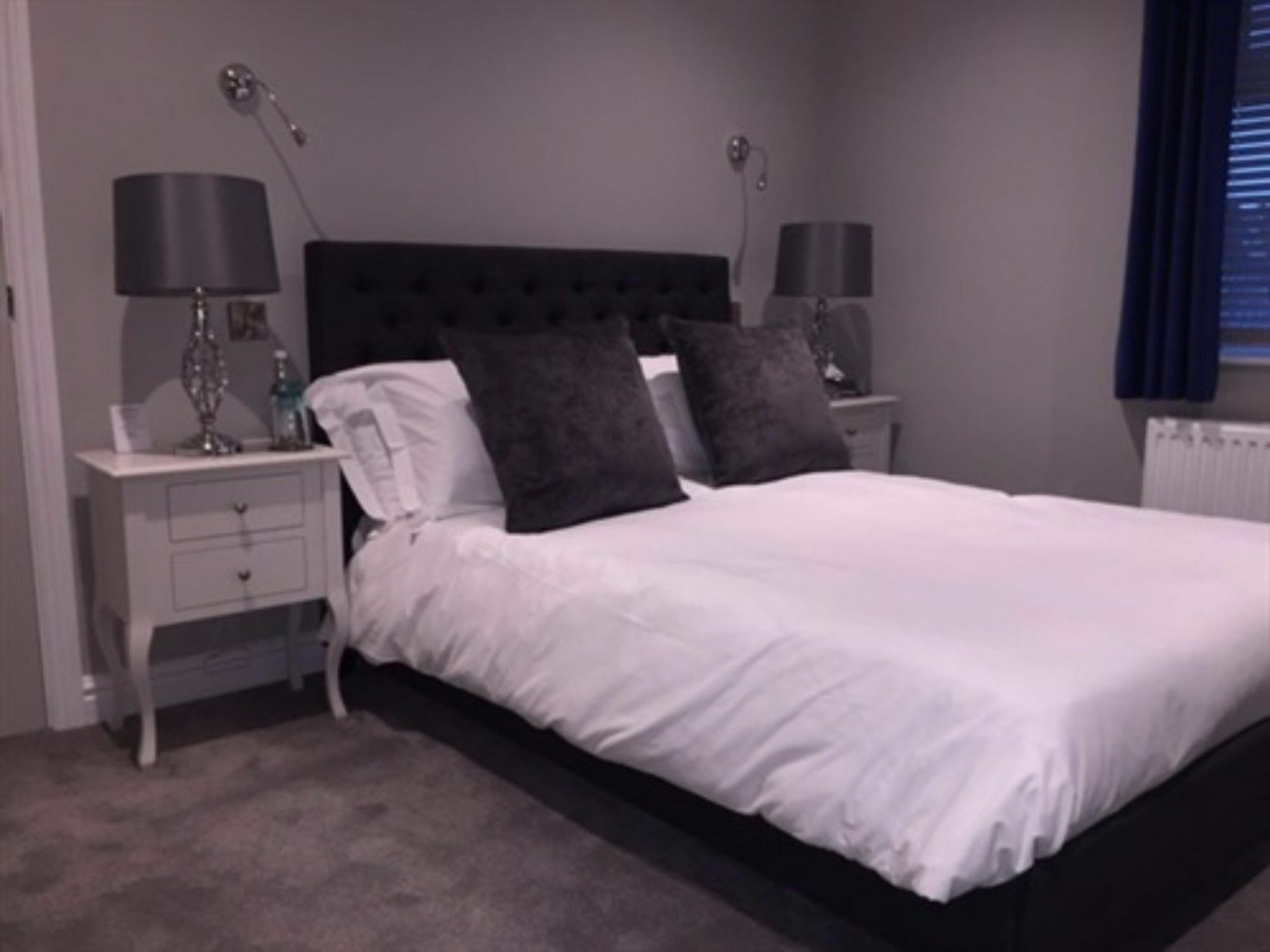 The Lansdowne Guest House Bourton-on-the-Water Kültér fotó A bedroom at the hotel